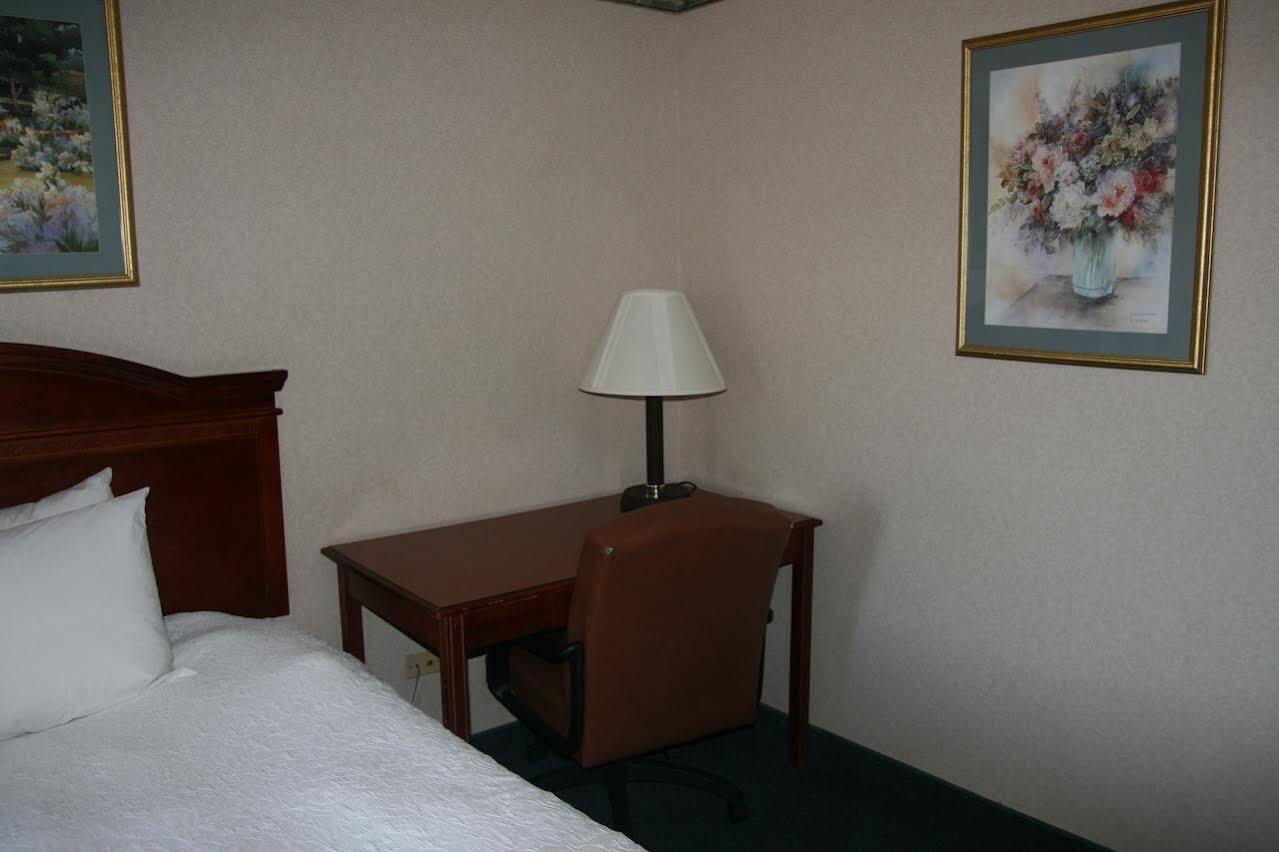 Baymont By Wyndham Clarksville Northeast Kültér fotó